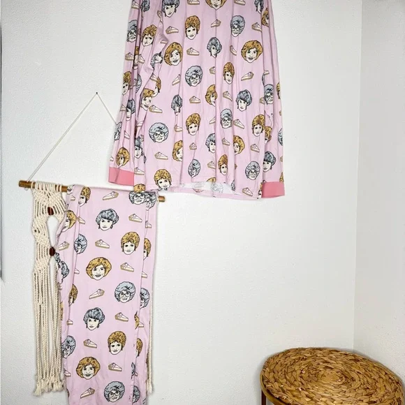 Cakeworthy Golden girls pajama set sz XL Women's Pink Print Pajamas PJ - Picture 6 of 7